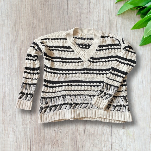 Universal Thread Goods Co. Sweater XL - Picture 3 of 3